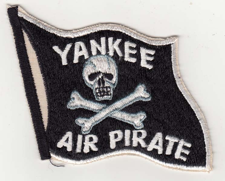LAPEL SHIRT OR HAT PIN WITH ONE CLUTCHBACK YANKEE AIR PIRATE 